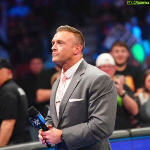 Nicholas Aldis Instagram - It was cold in Lincoln Nebraska, but things got a little heated with Mr. Heyman... again.

#SmackDown #paulheyman #romanreigns #nickaldis #wwe #thebloodline