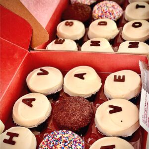 Nicholas James Instagram - Cmon now y’all! You know I have a @sprinklescupcakes problem! Last binge I had 5 in a row.  YALL READY FOR THE HEAT TONIGHT!? We back! 👊🏻👊🏼👊🏽👊🏾👊🏿 @the_haves_and_the_have_nots @owntv thank you 🙏🏼 for my fave treat in the world 😁 #havesandhavenots #thehavesandthehavenots #officerjustin
