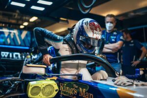 Nicholas Latifi Instagram - Just missed out on Q2 once again. Not what we hoped for as a team but it will be a long race tomorrow! Aiming to end the year off on a high!💪🏻 #AbuDhabiGP #NL6 #TheKingsMan