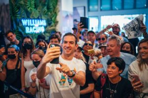 Nicholas Latifi Instagram - 📍🇺🇸 🌴  Miami, baby! Was awesome to stop by the @williamsracing pop-up store at Miami Beach on Wednesday! 

Check out all the #MiamiGP merchandise on the Williams website.
