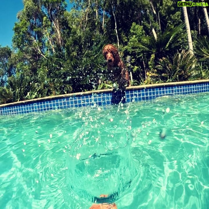 Nick Slater - 4.6K Likes - That magic week between Christmas and New Years where your routine and calendar go out the window 🙏🏼
The Chrissy break always reminds me how great it is to pause ⏸️
A break in routine, quality family time and a change of scenery all help to create space so that we can look back at life through fresh eyes.
Taking a break can be the most productive thing we do ⚡️