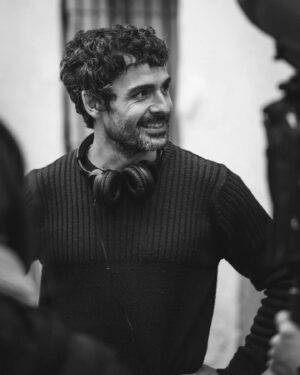Nico Romero Instagram - Hemos empezado el montaje de Happy hour, un cortometraje escrito por mí, codirigido con mi marido profesional Alvaro Monje y producido por Simulacro (Helen, Urko, Javi) que nos han regalado su tiempo, su talento, su paciencia, su amor por el cine y un equipo que aún no me creo. Me lo estoy pasando bomba. 

Fotos de @laia_lluch

#Happyhour