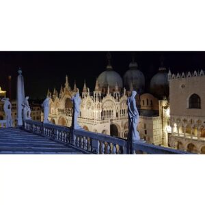 Nico Romero Instagram - Reí, baile y salté por los tejados de San Marco. Veneciafrenia was a pasote.
.
.
.
#Veneciafrenia 
#thefearcollection