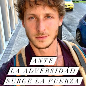 Nicolás Coronado Instagram - Los MOMENTOS DE CRISIS, angustia y tormenta , 
son MOMENTOS DE TRANSFORMACIÓN .
Y el dolor y la angustia, vienen a obligarte agarrar tu fuerza, tu fortaleza, y tu poder dormido, para crecerte ante la situación adversa. 
En los procesos de crecimiento, suele haber una parte dolorosa, porque tenemos que dejar atrás nuestro antiguo yo, para dar lugar al nuevo yo, y desapegarnos y soltar aquello a lo que nos hemos acostumbrado siempre duele, pero es necesario, ya que TODA NUEVA ETAPA DE LA VIDA , EXIGE UNA NUEVA VERSIÓN DE TI MISM@,

si estás en uno de esos momentos no te preocupes, no hay ningún fallo, no ha habido ninguna equivocación, es solo una parte dolorosa de un proceso de crecimiento personal, acéptalo abrázalo y toma perspectiva de que en la Tormenta en la que te hayas, entró tu antiguo yo y de ella saldrá tu nuevo yo , sean días, semanas o meses, no te preocupes la tormenta pasará….. y tú, saldrás de ella más fuerte sabio y poderosa.

¿Crees que en el proceso de un gusano en convertirse en mariposa no hay dolor, seguro que sí, ?
pero luego podrás volar

#crecimientopersonal #crisis #angustia #calmarse