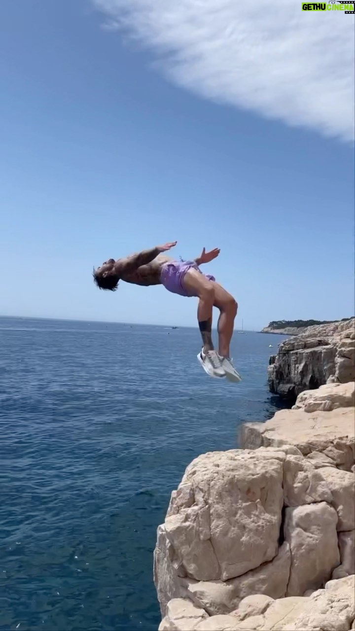 Nicolas Ferrero - 2.4K Likes - Et si on revenait à l’essentiel … « l’instant présent » ! 📸