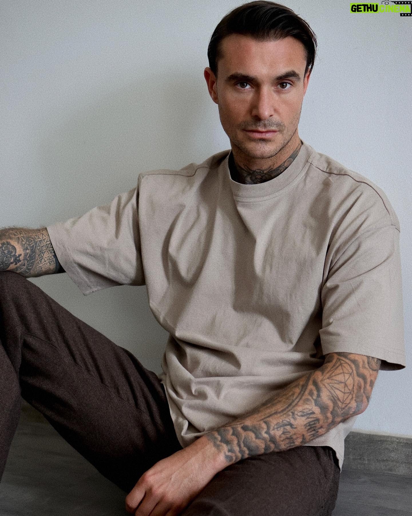 Nicolas Ferrero - 858 Likes - Eyes Contract 👁
📸 : @lau_tkn