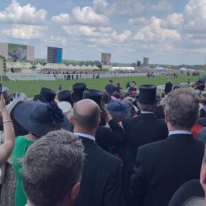 Nicolas Ferrero Instagram - 🇬🇧 ROYAL ASCOT DAY WITH THE FAMILLY @axiomdwfm 🇬🇧

Thank you for this moment i’m so grateful 🙏🏼