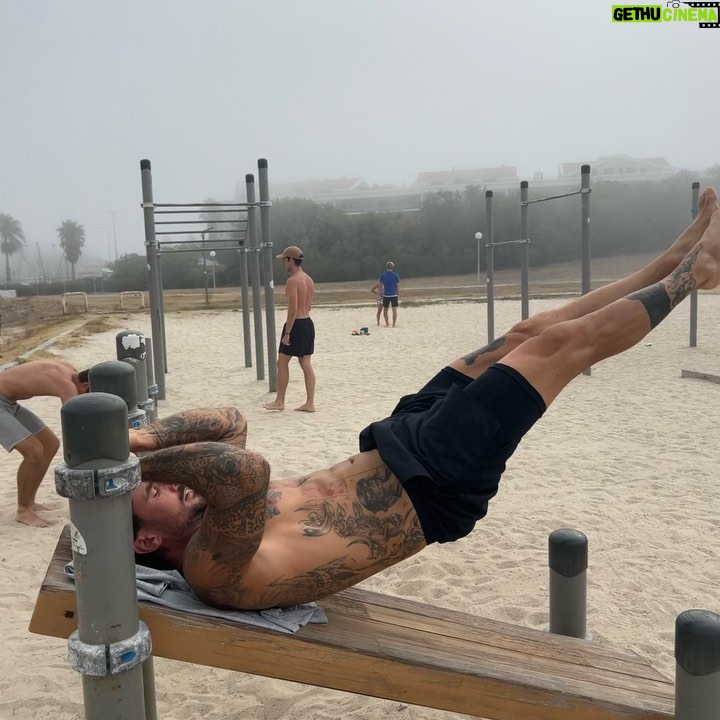 Nicolas Ferrero - 1.5K Likes - Un samedi matin dans le brouillard marseillais avant un jour de repos bien mérité !
Le repos fait partie du processus ! 🧠🚀