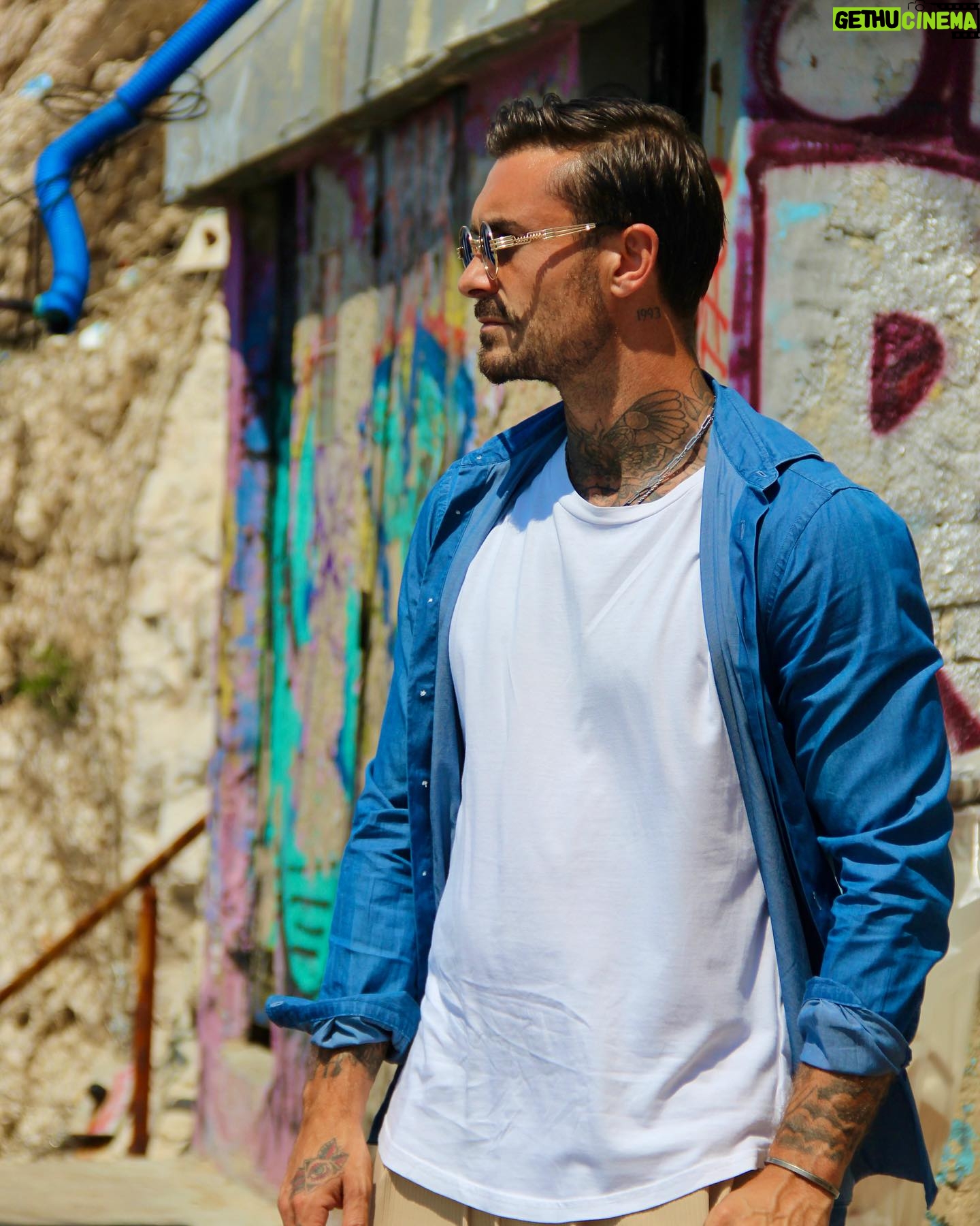 Nicolas Ferrero - 875 Likes - Merci à mes coups durs et mes blessures .
Sans eux , je n’aurais jamais eu l’occasion de devenir l’homme que je suis aujourd’hui 🧠
📸 @am.talents