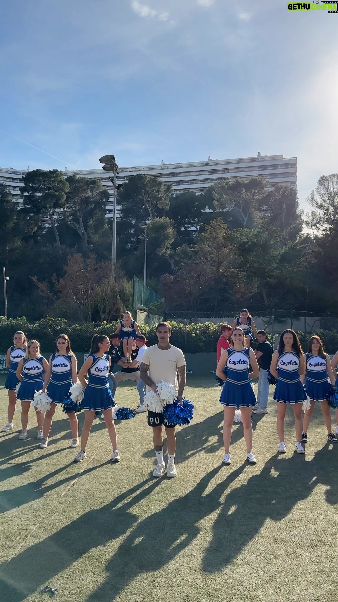 Nicolas Ferrero - 2.1K Likes - Un réel plaisir d’avoir été le parrain de l’événement organisé par @linkedge_evenementiel et de passer une après midi à l’américaine avec le groupe de cheerleaders « les cagolettes » 😅
Vous êtes au top et bonne chance pour vos études 🫶🏻