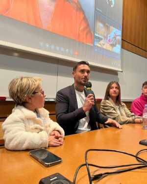 Nicolas Ferrero Instagram - Heureux d’avoir pu intervenir à l’@I.A.E d’Aix Marseille pour parler des expériences passées et de l’impact que peut avoir l’influence dans le bon comme dans le mauvais. Merci à l’IAE , les organisateurs, les élèves et les intervenants qui ont aussi pu partager leurs points de vue et leurs idées sur les réseaux sociaux.

D’ailleurs si vous chercher pour la rentrée une école de commerce dans le sud de la France  l’IAE Aix-Marseille se positionne volontairement à mi-chemin entre les écoles privées de management et l’université publique.

Ce qui lui permet d'avoir l'un des meilleures rapport qualité prix et d'être moins cher que la majorité des école de commerce !