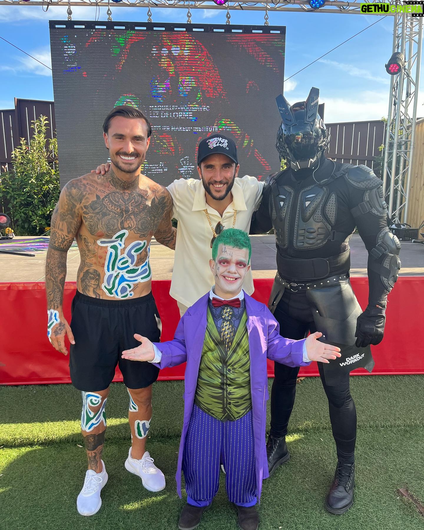 Nicolas Ferrero - 1K Likes - Merci au @jokerclubspirit & @casinopleinair d’avoir accueilli toute notre équipe du @thedarkworkout pour cet événement incroyable hier . Et surtout merci a toute mon équipe du DARK sans qui tout ça n’aurait pas eu lieu et avec laquelle nous travaillons chaque jour pour rendre le sport toujours plus ludique et spectaculaire . La rentrée arrive et croyez nous … ça va être show ! @thedarkworkout @mariespat @serguei_reznik @cameron_chn @magacito @ben_covo @julien_hvl @loris_coach @am.talents