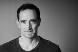 Nicolás Saavedra Instagram - Han sido años de poco movimiento y alejado de los escenarios… Pero parece que ya pasó este tiempo de refugio y detención. 
Los últimos meses he estado produciendo y ensayando y muy pronto volveré con todo al teatro. El viernes les voy a contar de que se trata y espero que todos nos acompañen en esta vuelta! 

📸 de mi capo amigo @corvi 

#Teatro #Trabajo #ContarHistorias #Producir #Actuar #ElTeatroHaceBien #VivaElTeatro
