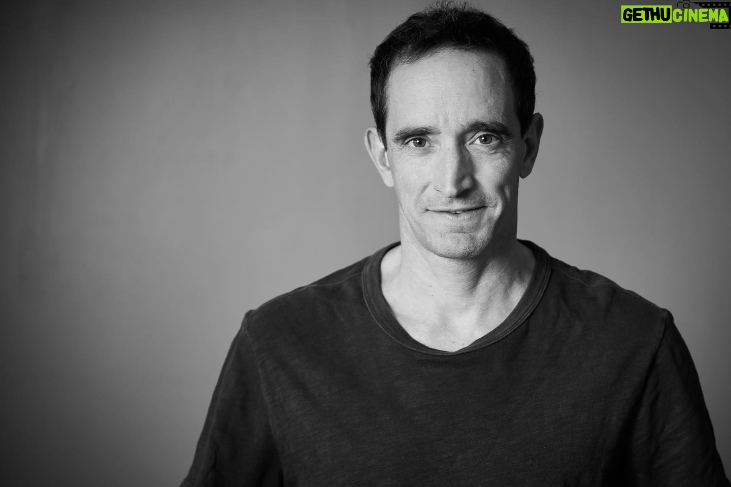 Nicolás Saavedra - 3.8K Likes - Han sido años de poco movimiento y alejado de los escenarios… Pero parece que ya pasó este tiempo de refugio y detención.
Los últimos meses he estado produciendo y ensayando y muy pronto volveré con todo al teatro. El viernes les voy a contar de que se trata y espero que todos nos acompañen en esta vuelta!
📸 de mi capo amigo @corvi
#Teatro #Trabajo #ContarHistorias #Producir #Actuar #ElTeatroHaceBien #VivaElTeatro