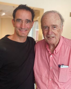 Nicolás Saavedra Instagram - El viernes tuve la suerte de estar con Jaime Vadell, mi actor favorito, y le pedí una foto de fans para tener un recuerdo con el mejor actor que ha nacido en este país. 

Deberían darle el premio nacional de artes de la representación y todos los homenajes que existen. 

Y ustedes vayan a verlo al teatro!! en marzo vuelve con la preciosa obra “No me deje hablando solo”. 

#TeatroChileno #JaimeVadell
#ActorFavorito 
#PremioNacionalDeArtesDeLaRepresentación