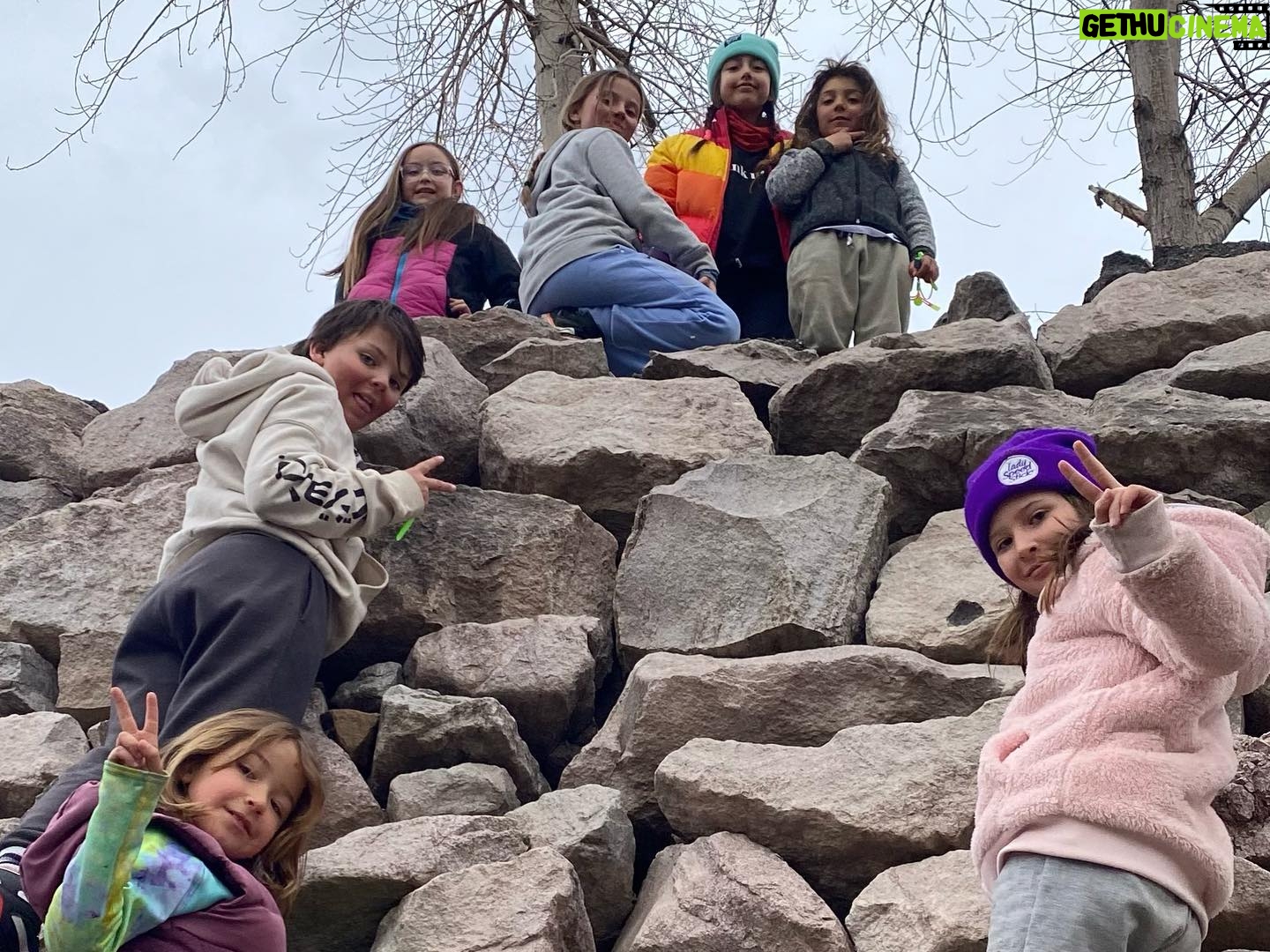 Nicolás Saavedra - 1.6K Likes - 18 con las chicas y sus amigos queridos de la montaña.
@alemandefarellones @safarinature
#Amamoslamontaña #Airepuro #VivaChile