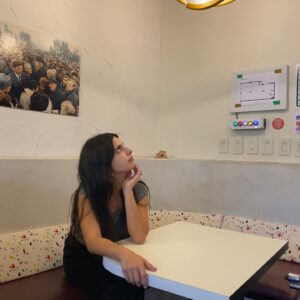 Nicolasa Ortíz Monasterio Instagram - Mi domingo está Un poki d bajón entonces voy a subir esta secuencia de fotos de otro domingo d bajón pro con amigos q me hacen carcajearme. Hay q reírse de las cosas porq.... puta bida humana q mata a todos los árboles y lo bonito y todo es dinero y el dinero está bien mal distribuido y nos matamos entre nosotros y somos culeros y luego no entendemos nada y viene la evasión y pues ya.... jajaja Bendiciones de corazón a tod@s, no olviden practicar la meditación. Estamos juntos en esto amixs. #staypostive #eldineroesdineroaprendealgodinero