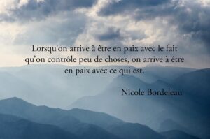 Nicole Bordeleau Instagram - Longtemps, j'ai confondu "acceptation" avec "résignation."

J'ai appris depuis que l'acceptation n'exclut pas l'action ...
Elle la précède.

Il m'arrive encore de l'oublier et de rechuter en mode résistance.
Lorsque c'est le cas, je "m'exerce" à accepter ce qui est.

J'y arrive mieux lorsque je fais appel à l'exercice que j’ai enregistré pour vous cette semaine dans notre série balado.

En espérant que vous y trouverez la force d'accueillir les changements. 

Bonne écoute.
@applepodcasts @spotifycanada 

#nicolebordeleauenbalado #podcast #balado #changement #résistance #acceptation #force #confiance #méditation
