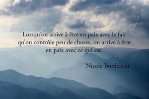 Nicole Bordeleau Instagram - Dans un monde imprévisible comme le nôtre, savoir que « tout passe » aide grandement à faire la paix  avec le caractère fugace et incertain de toute chose. 

#toutpasse #paixinterieure #transformation #acceptation #impermanence #instabilité #sérénité
