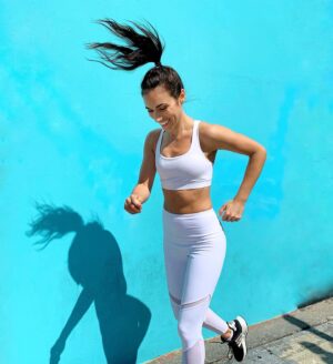 Nicole Dambro Instagram - ★ 𝙵𝙸𝙽𝙰𝙻𝙻𝚈! 𝙸 𝙲𝙰𝙽 𝚆𝙾𝚁𝙺 𝙾𝚄𝚃 𝙰𝙶𝙰𝙸𝙽! ★
𝙰𝚛𝚎 𝚢𝚘𝚞 𝚜𝚝𝚊𝚛𝚝𝚒𝚗𝚐 𝚢𝚘𝚞𝚛 𝚏𝚒𝚝𝚗𝚎𝚜𝚜 𝚓𝚘𝚞𝚛𝚗𝚎𝚢 𝚊𝚕𝚕 𝚘𝚟𝚎𝚛 𝚊𝚐𝚊𝚒𝚗? 𝙼𝚎 𝚝𝚘𝚘! .
.
.
.
It’s been roughly 1 year, 9 months and 8 days since I’ve been able to exercise. Not just in a gym—AT ALL. The way my body kept its form is truly a testament to the incredible shape I was in before I fell ill (see #fitnikkidee). When my intestines started twisting, I was in THE BEST SHAPE OF MY LIFE! In fact, I thought the pain was just a pulled muscle. Now, after 3 surgeries, I am withered down to the smallest I’ve ever been—but I’m thrilled to start my fitness journey all over with the help of my awesome trainer, @performfitness_. Stay tuned as I find my way back to my alter ego, Ab-by, lift by lift. #myfitnessjourney #startingover #healthiswealth #oohshestrong #fitness #workout #fitnessmotivation #fitnessgoals