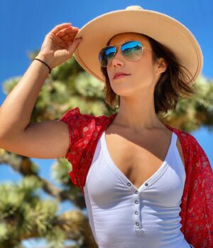 Nicole Dambro Instagram - Adventures abound in Pioneertown 🤠🌵 💛