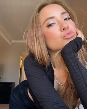Nicole Huff Instagram - 🖤