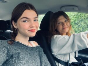 Nicole de Boer Instagram - Happy Saturday all! 😊

#saturday #momchauffeur #drivinginla #theatrekid #actorslife