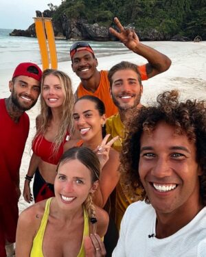 Nicolò Ferrari Instagram - Je suis arrivé en FINALE les amis, Maintenant que le meilleur gagne 🏆 / Amici sono arrivato in FINALE, che vinca il migliore 🏝 #LAA5 #LesApprentisAventuriers #W9 #TvShow