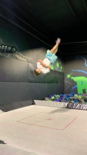 Nidal Ajib Instagram - Haven’t been on one of these in a while 🙃😀🙃
Can you count how many spins??🤔

#trampoline #flips