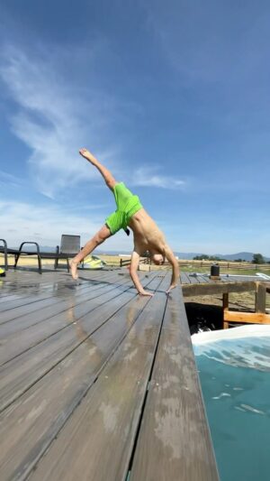 Nidal Ajib Instagram - Round off IN?? 😱🥵. 
Tag someone who needs to see this!! 
.
📽 @jamelwonder 
.
#flips #talent #tumbling #roundoff #cartewheel #amazing