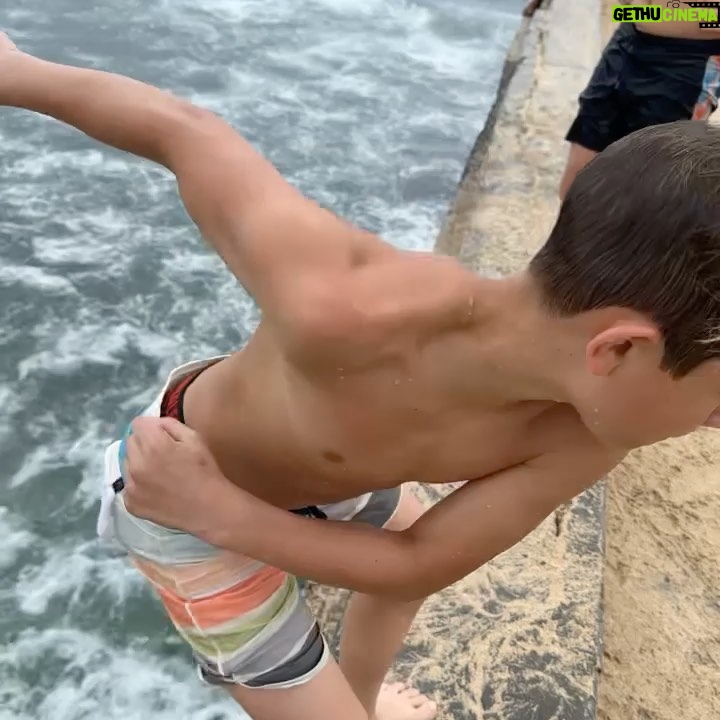 Nidal Ajib - 31K Likes - Hawaii 🏊♀️🌴
