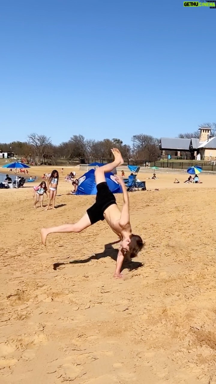 Nidal Ajib - 19K Likes - Dub cork on sand 🤩..