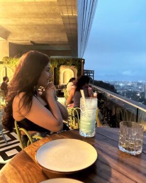 Nidhi Bhavsar Instagram - Why can’t life be this easy, breezy and beautiful.. ?
May be it inherently is.. May all that is left.. is to realise 😊