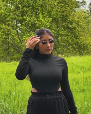 Nidhi Bhavsar Instagram - I bloom in greenery ❤️
.
.
.
.
.
.
.
.
.
.
.
.
.

.
#nature #greenery #green #grass #naturelovers #naturelover #naturephotography #naturephoto #ireland #limerick #universityoflimerick #ireland🍀 #ireland_gram #irelandtravel #irelandphotography
