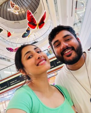 Nidhi Bhavsar Instagram - Siblings: same sense of humor, identical personalities, shared genome... the difference is… I’ve got the brains 😎