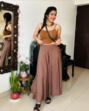Nidhi Bhavsar Instagram - 🌻
.
.
.
.
.
.
.
.
.
.
#bohostyle #plazo #pants #ootdfashion
