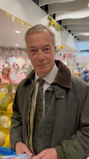 Nigel Farage Instagram - Lovely melons!🍈 #generalelection