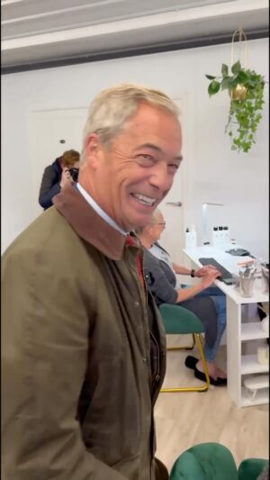 Nigel Farage Instagram - Popped in to get my nails done. 💅 #generalelection