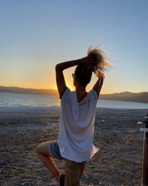 Nihan Aslı Elmas Instagram - Hiç bir gün batımı bir öncekine benzemez…belki de bu yüzden her defasında kendine hayran bırakır… 🌄 🌎❤️sunsetlovers #nature #heavenisaplaceonearth #earth