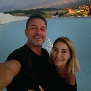 Nihan Aslı Elmas Instagram - Aşkım… Sevgilim… Kocam… iyi ki doğdun… iyi ki doğdun……. İyi ki beni buldun… birbirimize sıkıca sarıldığımız nice yıllarımız olsun…seni seviyorum… ❤️❤️🙏🏻🙏🏻🧿🧿❤️‍🔥❤️‍🔥 🎂🎂 @murataygen #iyikidoğdunmurataygen