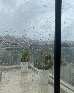 Nihan Aslı Elmas Instagram - Yağmur? Evet, lütfen!  @murataygen 🌦️☔️🌂⛈️❤️😎 #rain #citylife #istanbul