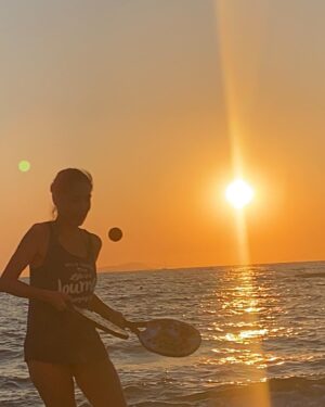 Nihan Aslı Elmas Instagram - Bugün de huzur içinde batırdık güneşi… #sunsetlovers
