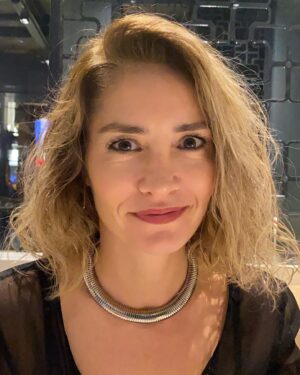 Nihan Aslı Elmas Instagram - Ne kadar güzel bir pazartesi geçirdiğimi anlatacak kelime bulamıyorum. Bu yüzdeeeennn 😍❤️🙏🏻💙🌸💝🥳🥰🤩💃💃🌈⛅️🍎🍒🍇🍉🍓🫐🛼🛹🪂🏄‍♀️🏅🎯🥁🥁🥁