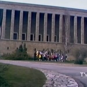 Nihan Aslı Elmas Instagram - Atatürk ölmedi, yüreğimde yaşıyor… #10kasım #trtçocukkorosu1984