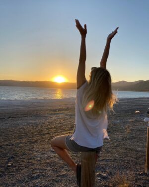 Nihan Aslı Elmas Instagram - Hiç bir gün batımı bir öncekine benzemez…belki de bu yüzden her defasında kendine hayran bırakır… 🌄 🌎❤️sunsetlovers #nature #heavenisaplaceonearth #earth