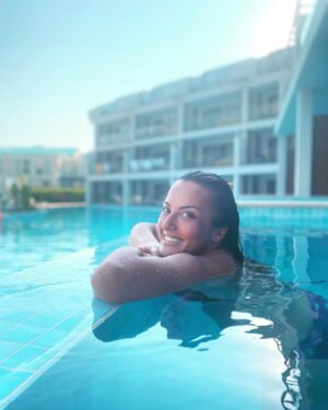 Nihan Durukan Instagram - Tam bir yaz insanıyım demiş miydim? 🥰☀️🏊‍♀️🌼 @orkasunlifehotel @necmiyapici #orkasunlife