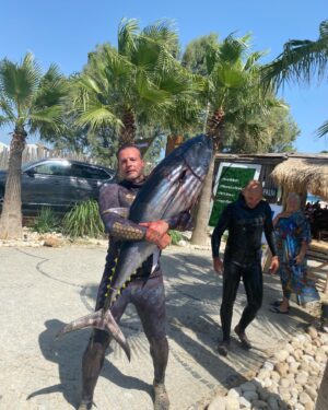 Nihat Altınkaya Instagram - Bugünün kısmeti 70kg orkinos🐟 @serhandagdan ile birlikte👊🏻