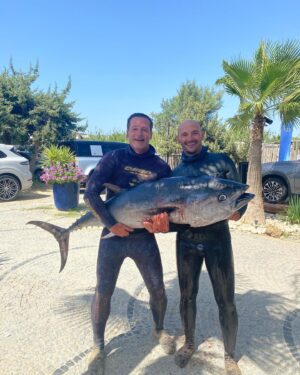 Nihat Altınkaya Instagram - Bugünün kısmeti 70kg orkinos🐟 @serhandagdan ile birlikte👊🏻