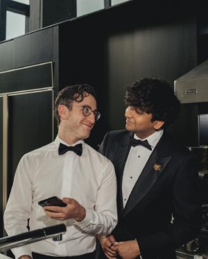 Nik Dodani Instagram - Life of Pi won 3 Tony’s 🥹🛶🐯🏆🏆🏆🐯🛶⁣🥹
⁣
photos by @amirbangs