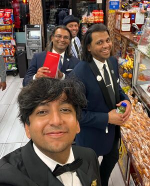 Nik Dodani Instagram - Life of Pi won 3 Tony’s 🥹🛶🐯🏆🏆🏆🐯🛶⁣🥹
⁣
photos by @amirbangs